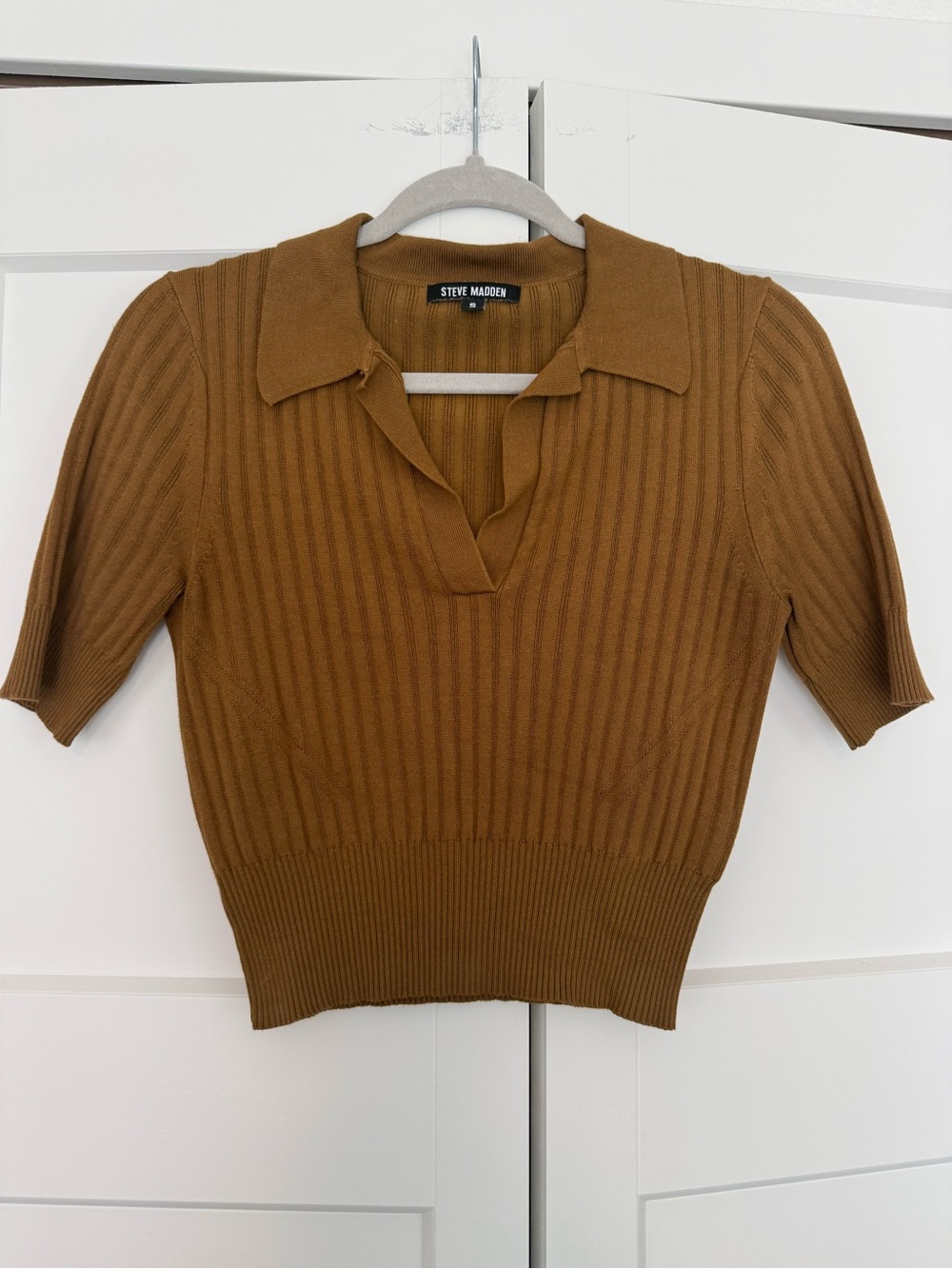 Steve Madden Short-Sleeve Ribbed Polo Top in Cognac Brown